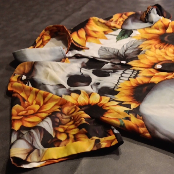 Bold Skull Sunflower Button Up Hawaiian Style Shirt - Picture 6 of 9